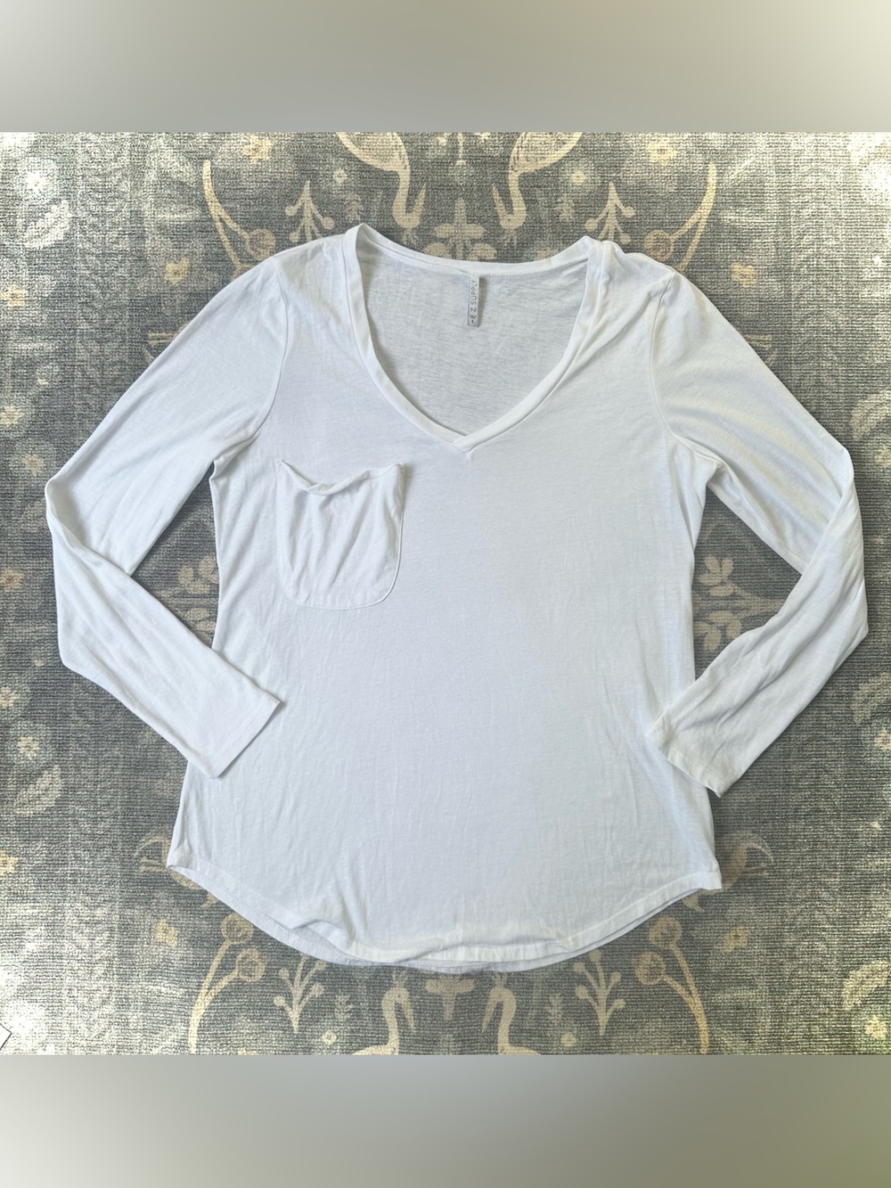 Z Supply White Long Sleeve V-Neck Chest Pocket Tee Sz L